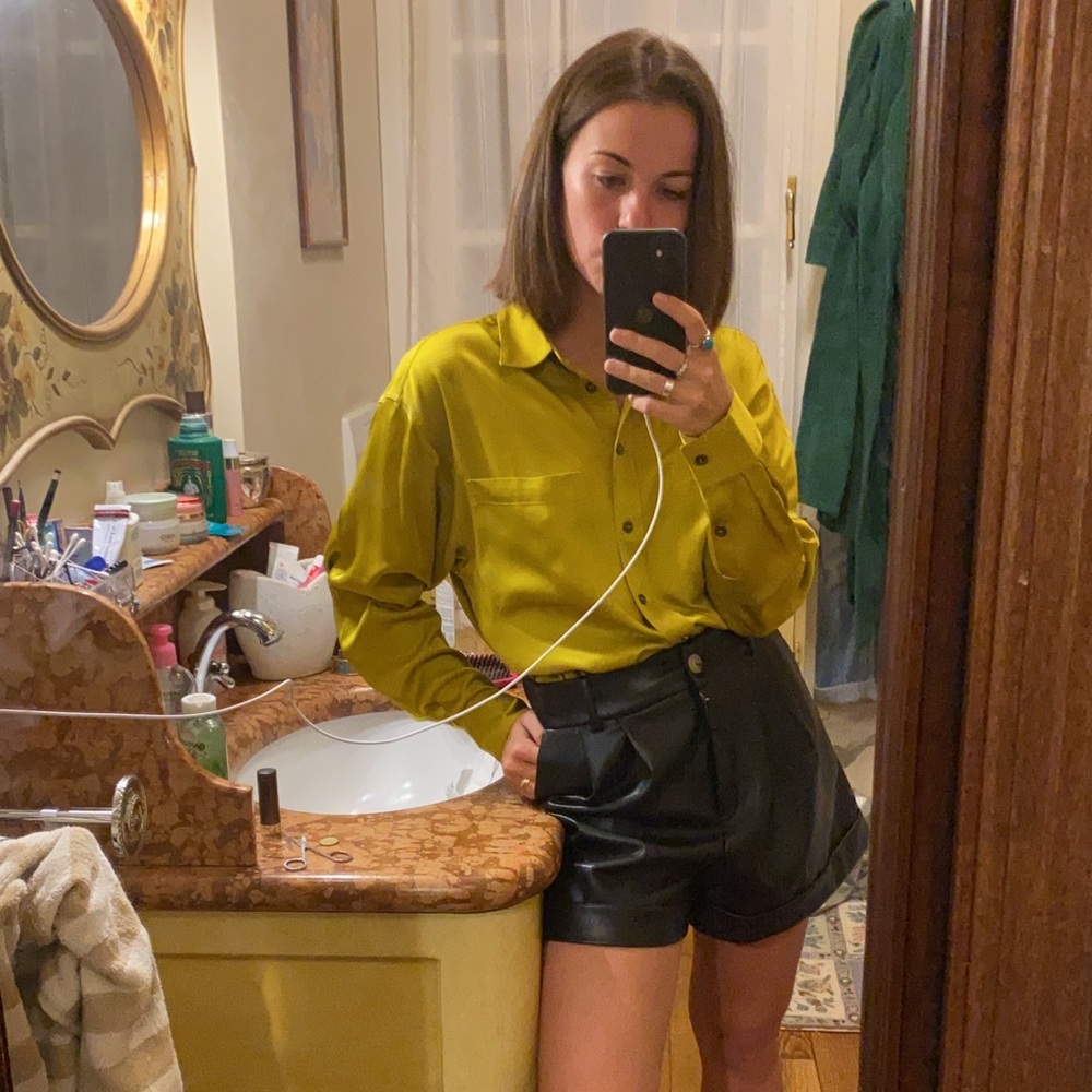 Yellow satin blusa
